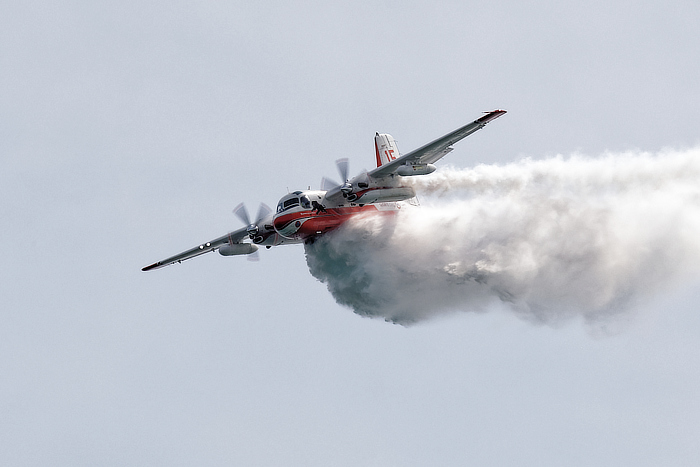 Conair Turbo Firecat releasing water at Airbourne 2026