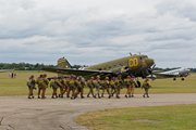 805A3333paratroopers_board_betsy
