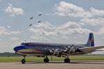 Flying Comrades overfly the Flying Bulls DC6 6469